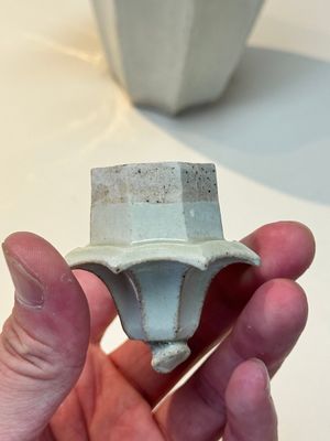 A Chinese qingbai octagonal vase and cover, Song/Yuan — foto 8