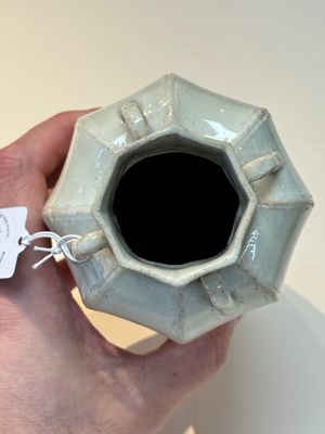 A Chinese qingbai octagonal vase and cover, Song/Yuan — foto 9