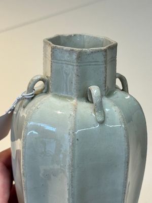 A Chinese qingbai octagonal vase and cover, Song/Yuan — foto 10