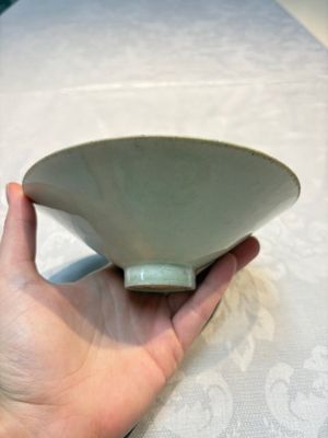 A Chinese qingbai tea bowl with incised floral design, 20th C. — 照片 1