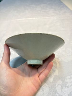 A Chinese qingbai tea bowl with incised floral design, 20th C. — 照片 2