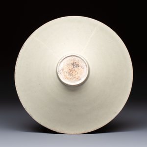 A Chinese qingbai tea bowl with incised floral design, 20th C. — 照片 4