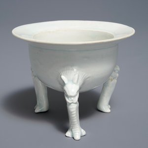 A Chinese qingbai tripod censer, Song or Yuan — 照片 1