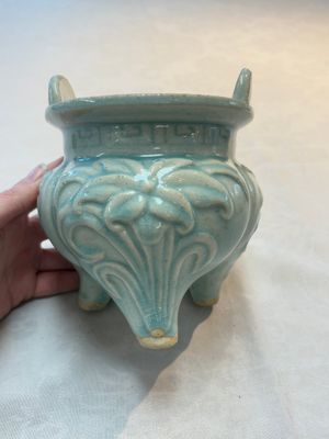 A Chinese qingbai tripod censer with floral relief design, Song/Yuan — photo 1