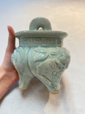 A Chinese qingbai tripod censer with floral relief design, Song/Yuan — photo 2