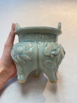 A Chinese qingbai tripod censer with floral relief design, Song/Yuan — photo 3