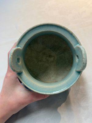 A Chinese qingbai tripod censer with floral relief design, Song/Yuan — photo 5