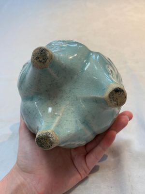 A Chinese qingbai tripod censer with floral relief design, Song/Yuan — photo 6