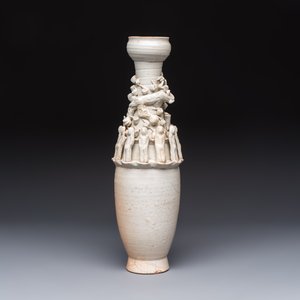 A Chinese qingbai urn applied with immortals and a dragon, Northern Song — foto 4