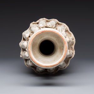 A Chinese qingbai urn applied with immortals and a dragon, Northern Song — foto 5