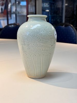 A Chinese qingbai vase with floral design, Song/Yuan — photo 4