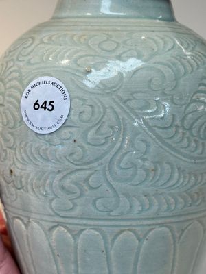 A Chinese qingbai vase with floral design, Song/Yuan — photo 8