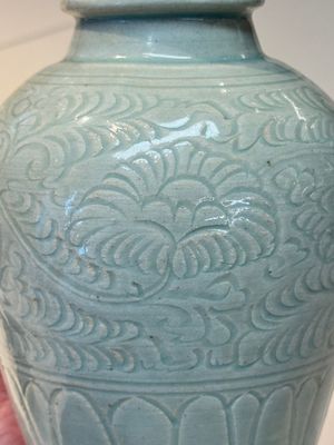 A Chinese qingbai vase with floral design, Song/Yuan — photo 9