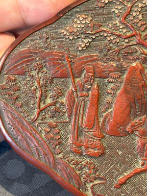 A Chinese quadrifoil red cinnabar lacquer box and cover with figural design, 19/20th C. — 照片 4