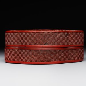 A Chinese quadrifoil red cinnabar lacquer box and cover with figural design, 19/20th C. — 照片 4