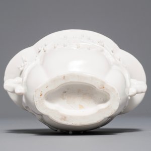 A Chinese quatrefoil blanc de Chine two-handled wine cup, Kangxi — photo 6