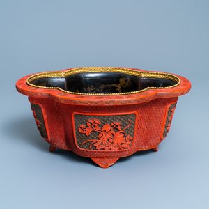A Chinese quatrefoil jardinière in red and black lacquer, Qianlong — photo 1
