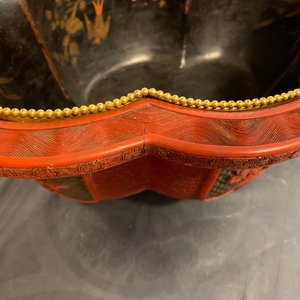 A Chinese quatrefoil jardinière in red and black lacquer, Qianlong — photo 21