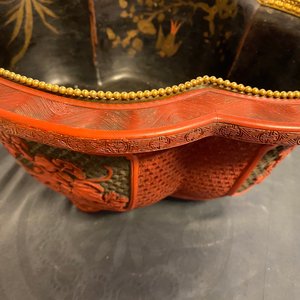 A Chinese quatrefoil jardinière in red and black lacquer, Qianlong — photo 23