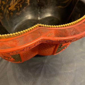A Chinese quatrefoil jardinière in red and black lacquer, Qianlong — photo 28