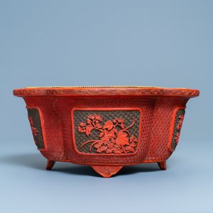 A Chinese quatrefoil jardinière in red and black lacquer, Qianlong — photo 3