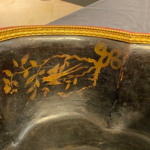 A Chinese quatrefoil jardinière in red and black lacquer, Qianlong — photo 44