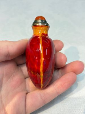 A Chinese 'Realgar Dragon' glass snuff bottle, probably from the imperial Beijing glass workshop, 1720-1840 — photo 4