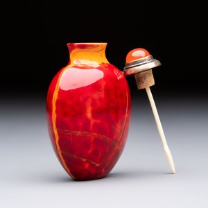 A Chinese 'Realgar Dragon' glass snuff bottle, probably from the imperial Beijing glass workshop, 1720-1840 — photo 2
