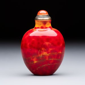 A Chinese 'Realgar Dragon' glass snuff bottle, probably from the imperial Beijing glass workshop, 1720-1840 — photo 4