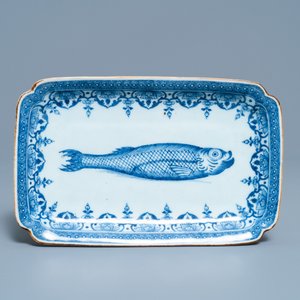 A Chinese rectangular blue and white 'herring' dish, Qianlong — 照片 1
