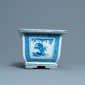 A Chinese rectangular blue and white jardinière, Qianlong — photo 5