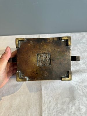 A Chinese rectangular bronze censer, Yu Tang Jing Wan 玉堂精玩 mark, Qing — foto 12