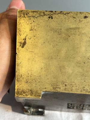 A Chinese rectangular bronze censer, Yu Tang Jing Wan 玉堂精玩 mark, Qing — foto 10