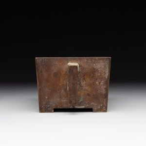A Chinese rectangular bronze censer, Yu Tang Jing Wan 玉堂精玩 mark, Qing — foto 3