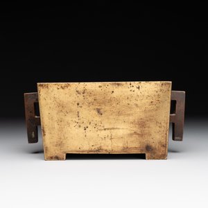 A Chinese rectangular bronze censer, Yu Tang Jing Wan 玉堂精玩 mark, Qing — foto 4