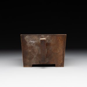 A Chinese rectangular bronze censer, Yu Tang Jing Wan 玉堂精玩 mark, Qing — foto 5