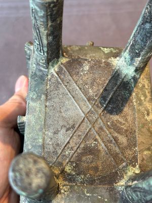 A Chinese rectangular bronze food vessel, 'fang ding 方鼎', Western Zhou — photo 11