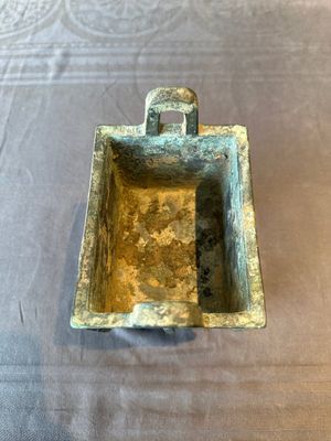 A Chinese rectangular bronze food vessel, 'fang ding 方鼎', Western Zhou — photo 5