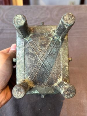 A Chinese rectangular bronze food vessel, 'fang ding 方鼎', Western Zhou — photo 6