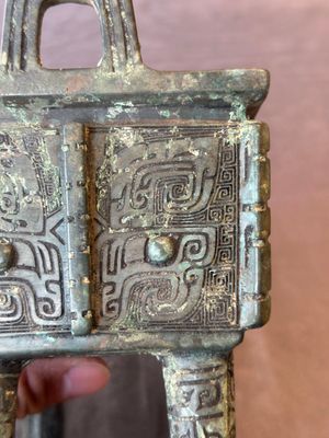 A Chinese rectangular bronze food vessel, 'fang ding 方鼎', Western Zhou — photo 7
