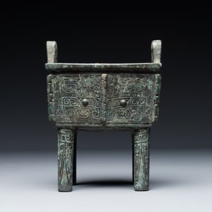 A Chinese rectangular bronze food vessel, 'fang ding 方鼎', Western Zhou — photo 11