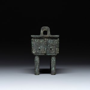 A Chinese rectangular bronze food vessel, 'fang ding 方鼎', Western Zhou — photo 4