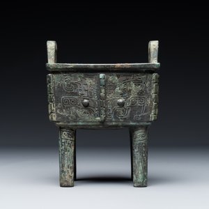 A Chinese rectangular bronze food vessel, 'fang ding 方鼎', Western Zhou — photo 9