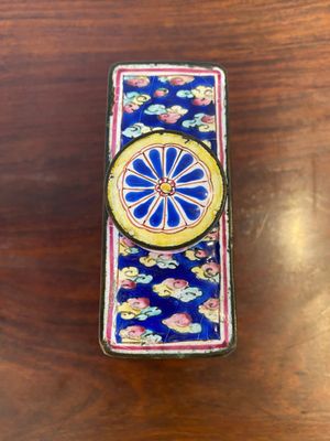 A Chinese rectangular Canton enamel tea caddy and cover, Qianlong — photo 5