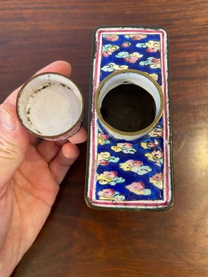 A Chinese rectangular Canton enamel tea caddy and cover, Qianlong — photo 7