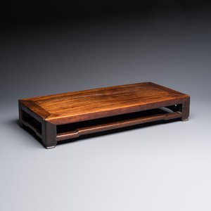 A Chinese rectangular hongmu stand, 19th C. — 照片 1