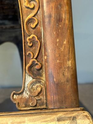 A Chinese rectangular huanghuali wooden stool with 'chilong' design, 17/18th C. — photo 11