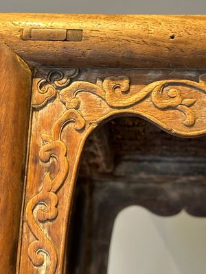 A Chinese rectangular huanghuali wooden stool with 'chilong' design, 17/18th C. — photo 13