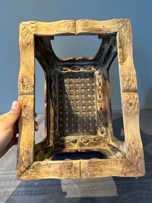 A Chinese rectangular huanghuali wooden stool with 'chilong' design, 17/18th C. — photo 15