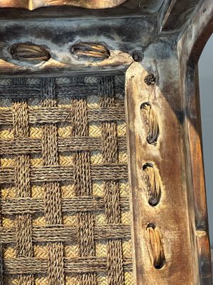 A Chinese rectangular huanghuali wooden stool with 'chilong' design, 17/18th C. — photo 18